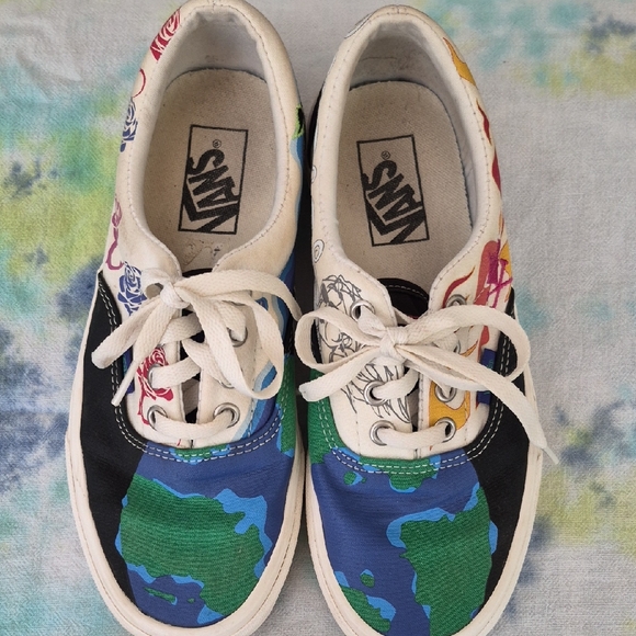 Vans - Picture 1 of 7